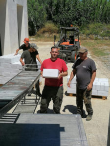 Près de la chaine d'embouteillage