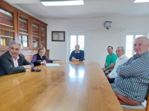 Le maire Guy Bondouy, son adjointe Eliane Bourgeois-Moyer, le directeur de l'ESAT, Nicolas Mongereau, Ludovic Belmas, Stéphane Cadenat, chargé d'insertion à l'ESATet Dominique Séménou, secrétaire de mairie.
