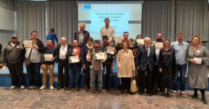 Les lauréats des établissements APAJH Aude avec le Président, la directrice de la MDPH, les directions, les encadrants ainsi que les nouveaux employeurs